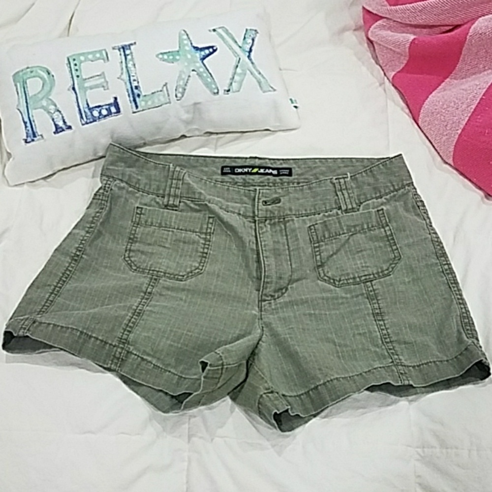 DKNY shorts.  Size 6 ✔